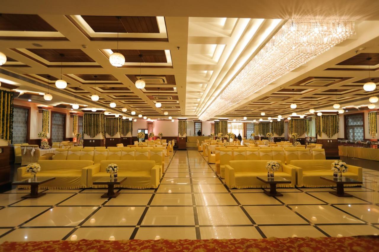 Hotel Saffron Leaf Dehradun Esterno foto