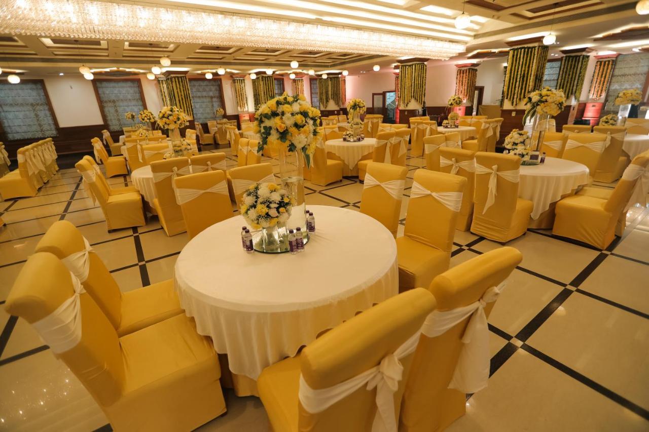 Hotel Saffron Leaf Dehradun Esterno foto
