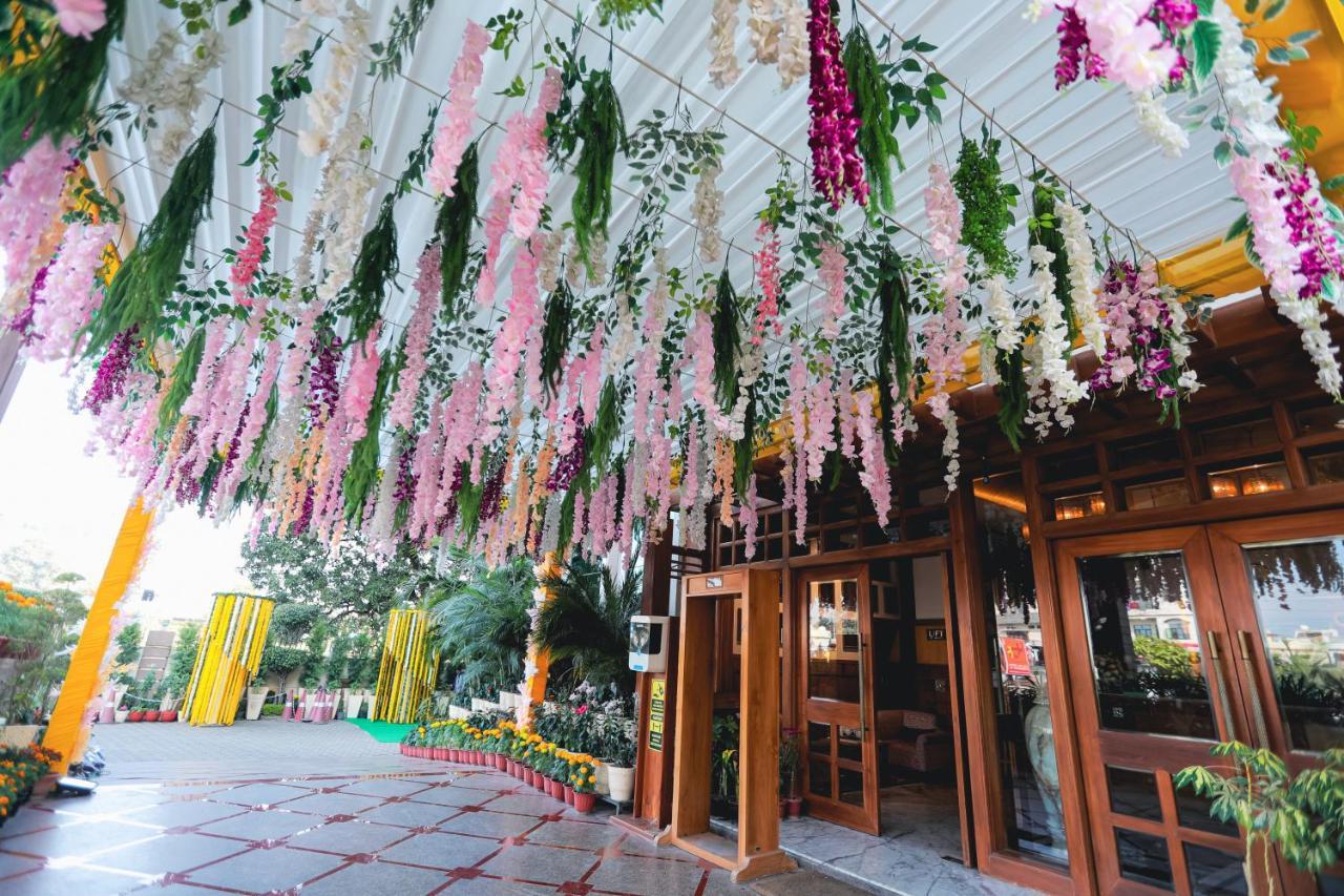 Hotel Saffron Leaf Dehradun Esterno foto