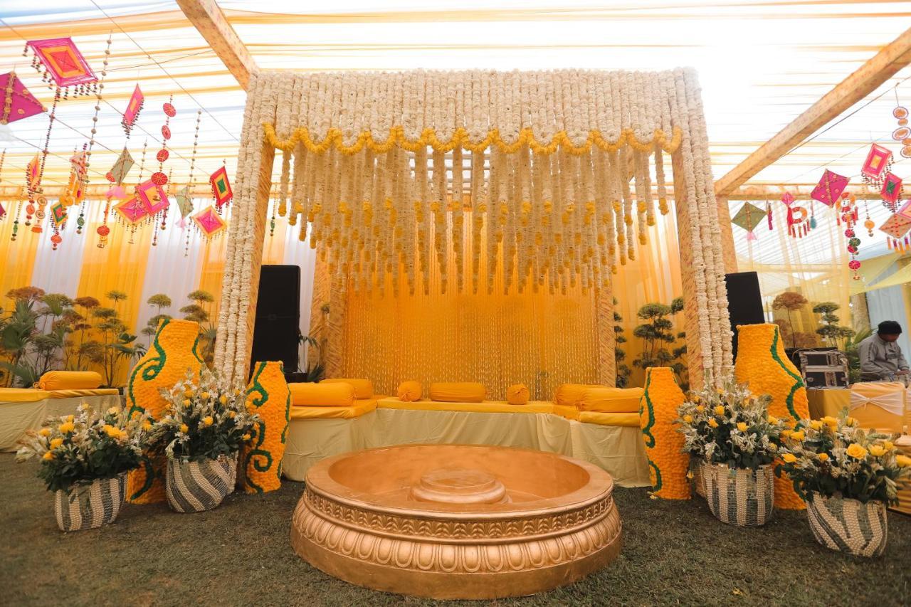 Hotel Saffron Leaf Dehradun Esterno foto