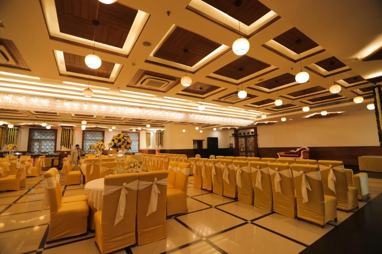 Hotel Saffron Leaf Dehradun Esterno foto