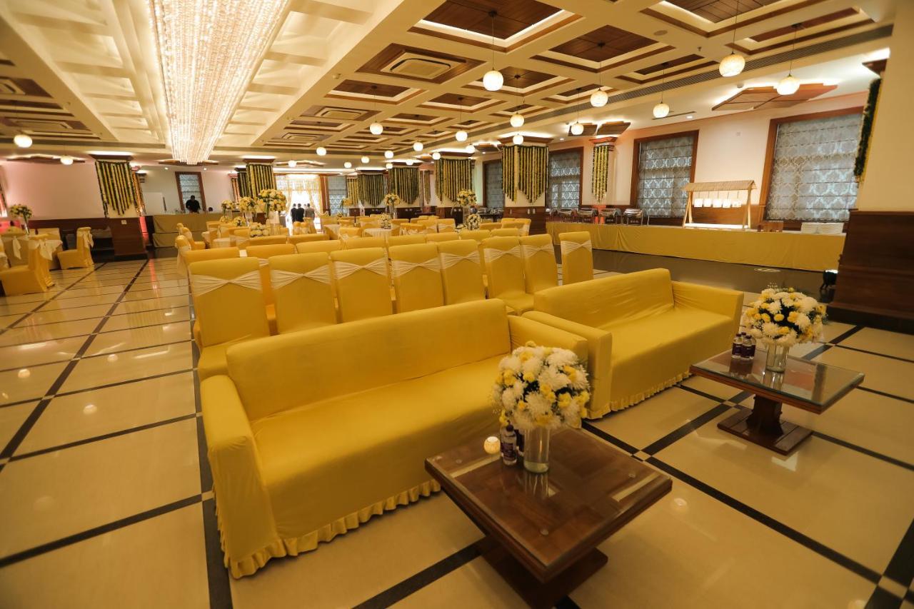 Hotel Saffron Leaf Dehradun Esterno foto