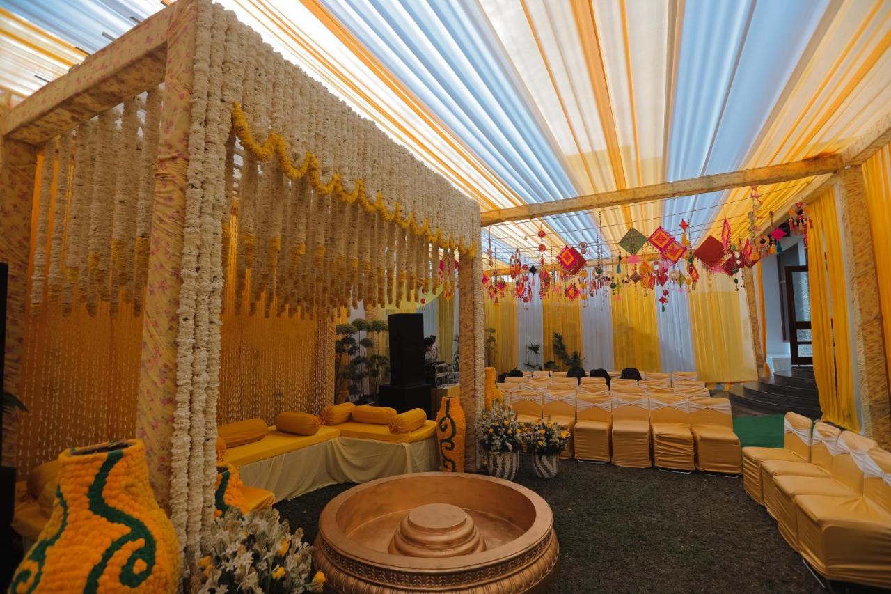 Hotel Saffron Leaf Dehradun Esterno foto
