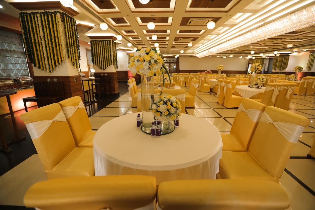 Hotel Saffron Leaf Dehradun Esterno foto