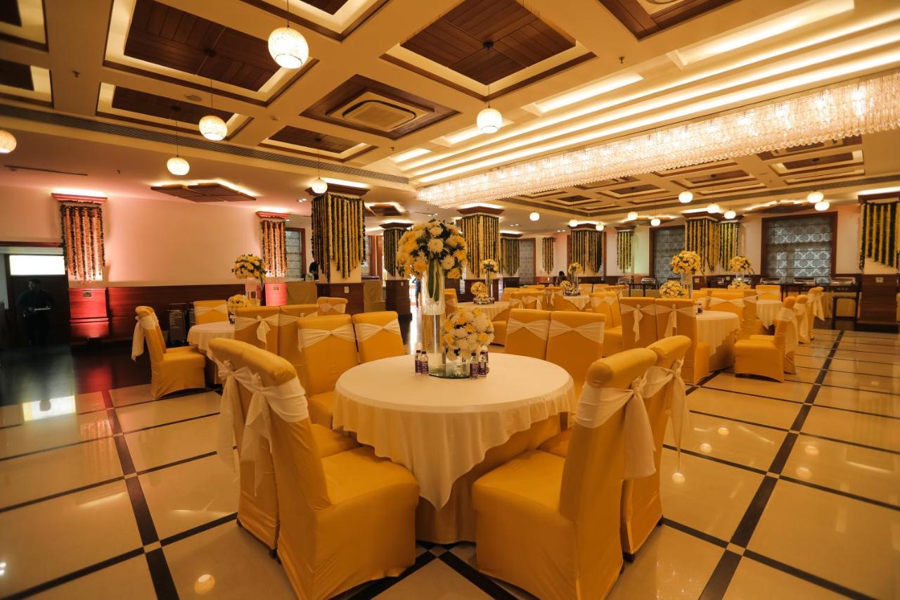 Hotel Saffron Leaf Dehradun Esterno foto
