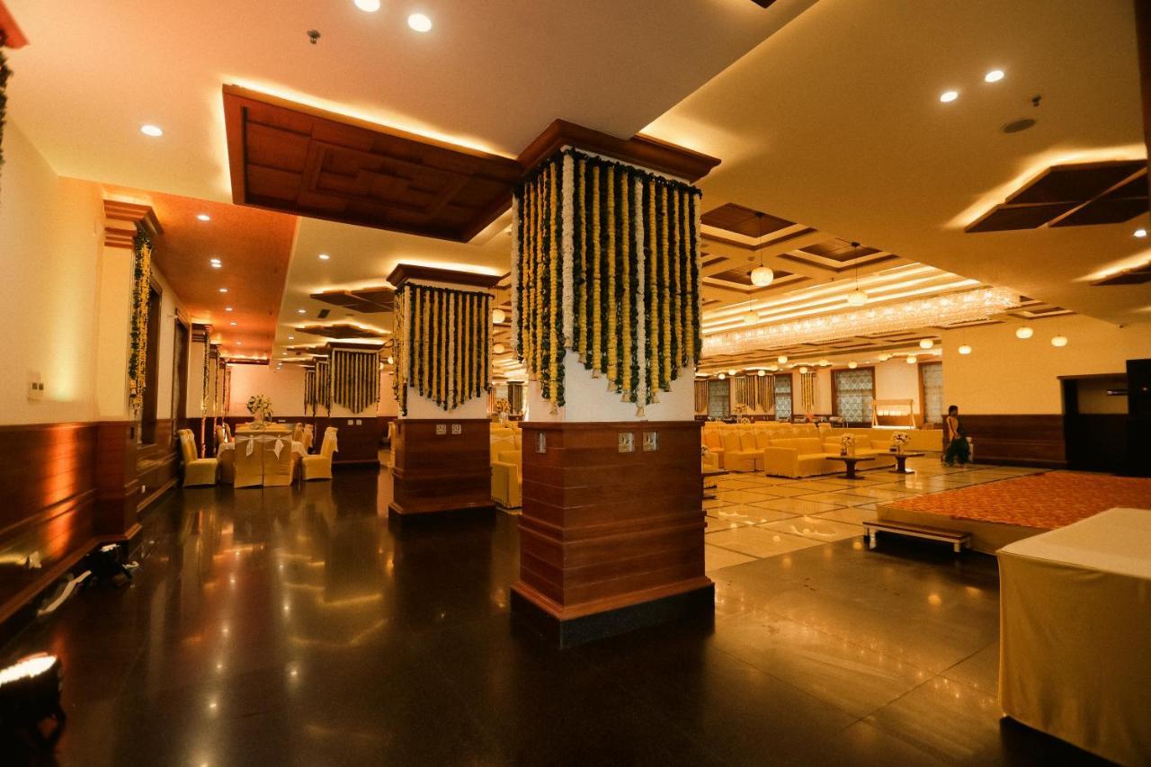 Hotel Saffron Leaf Dehradun Esterno foto