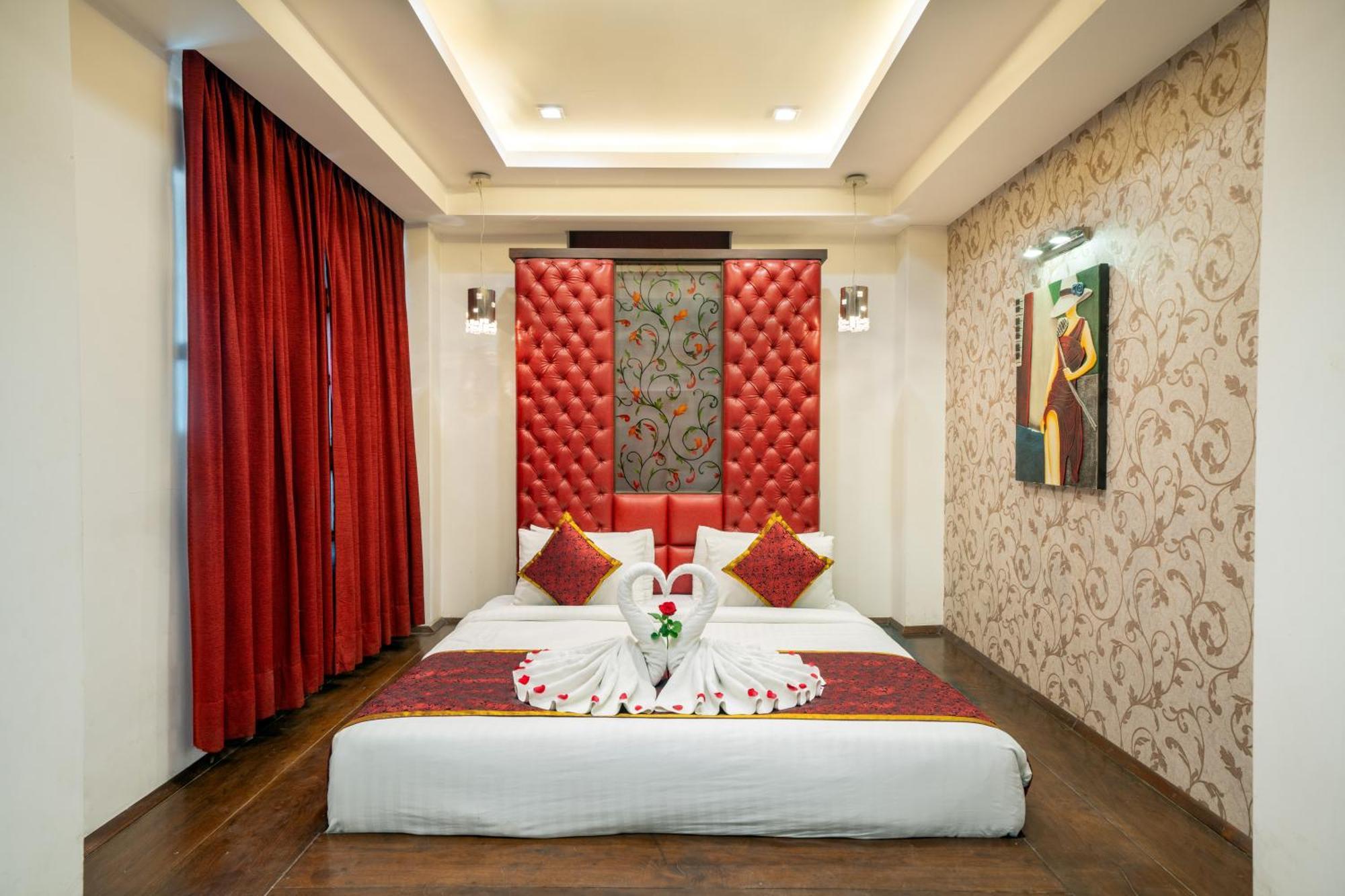 Hotel Saffron Leaf Dehradun Esterno foto