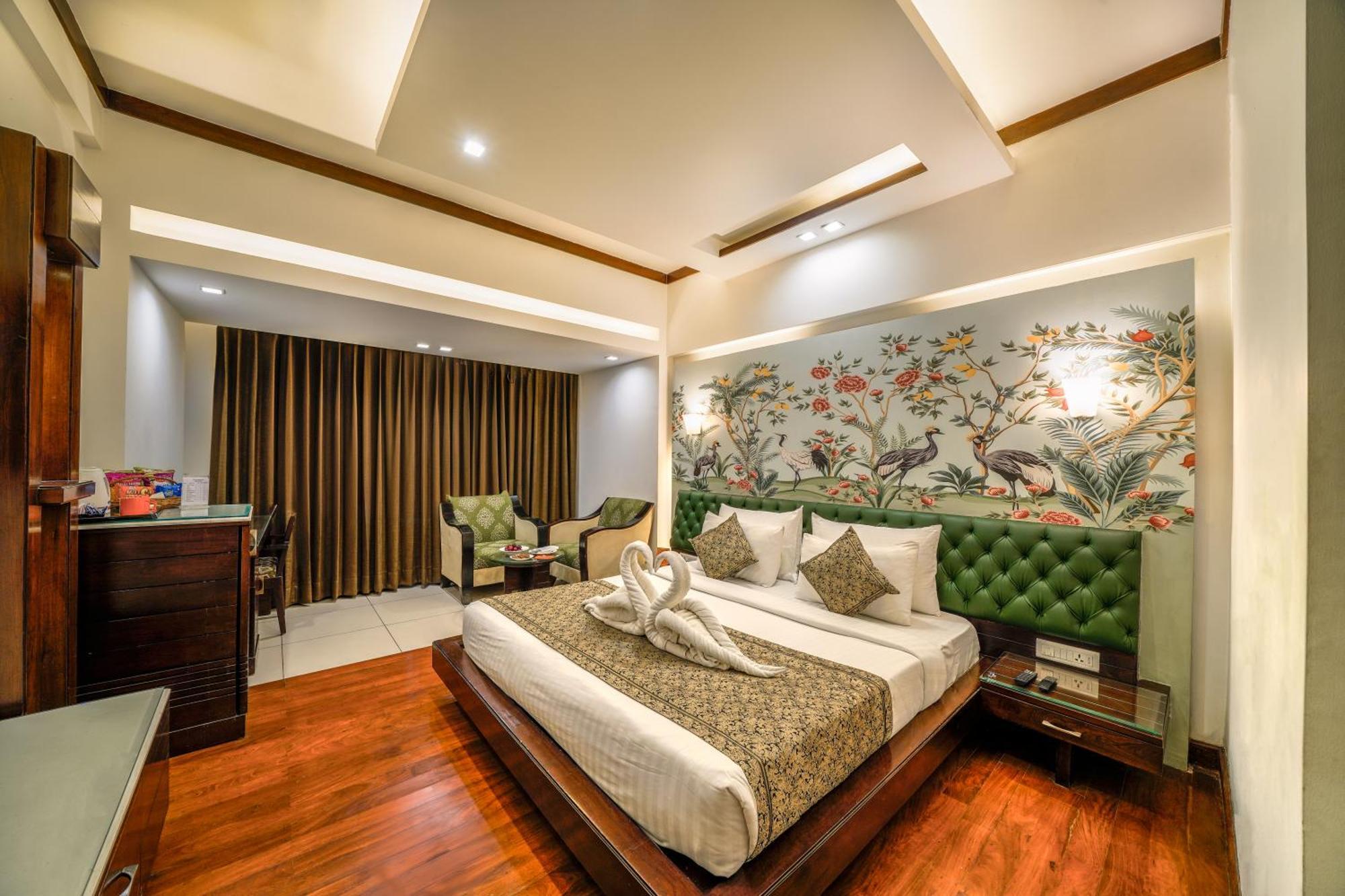 Hotel Saffron Leaf Dehradun Esterno foto