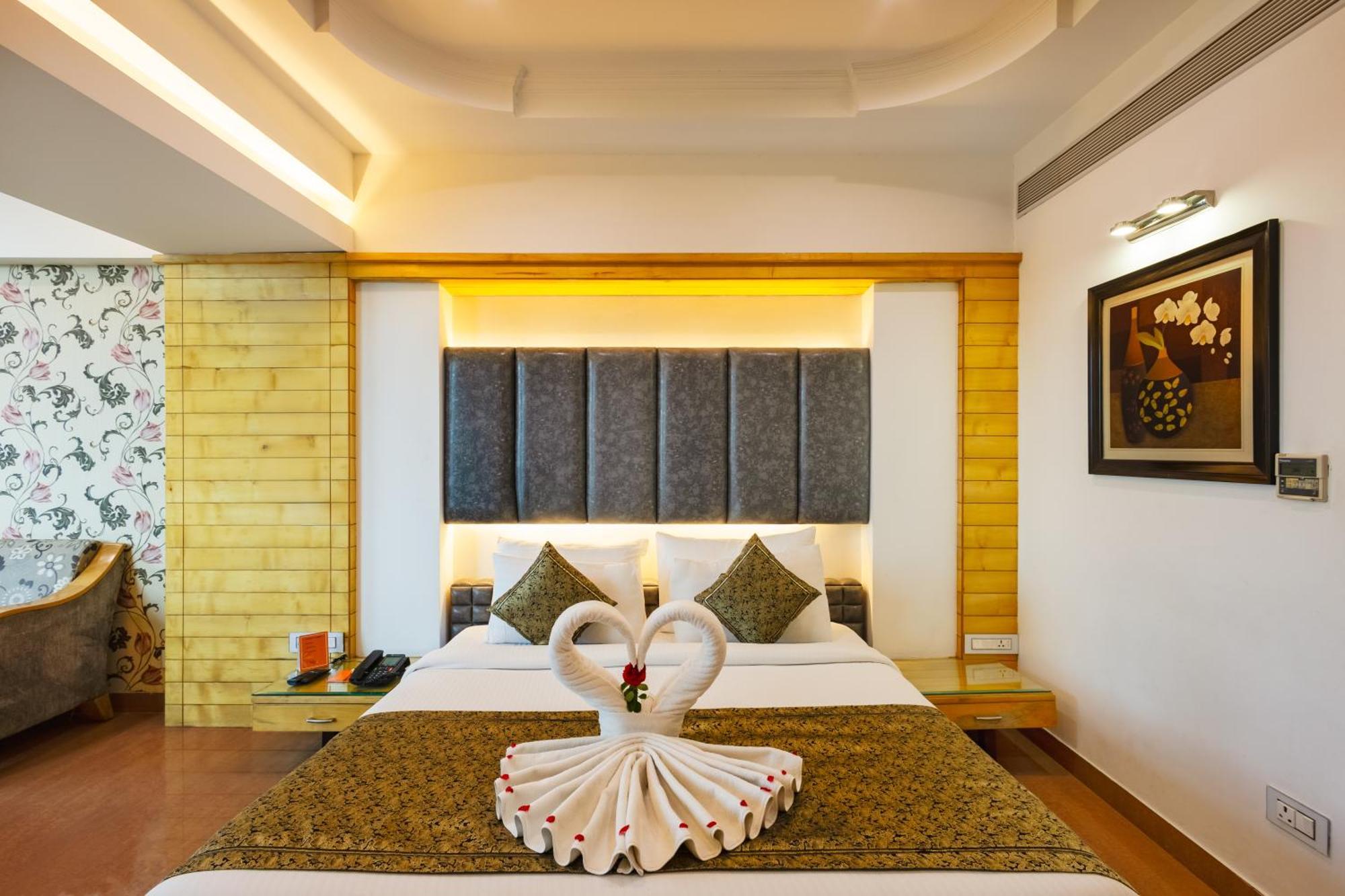 Hotel Saffron Leaf Dehradun Esterno foto