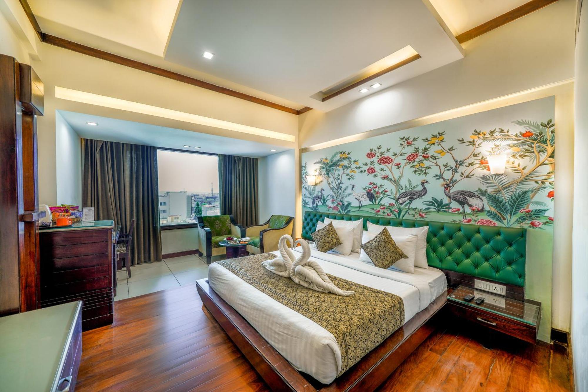 Hotel Saffron Leaf Dehradun Esterno foto