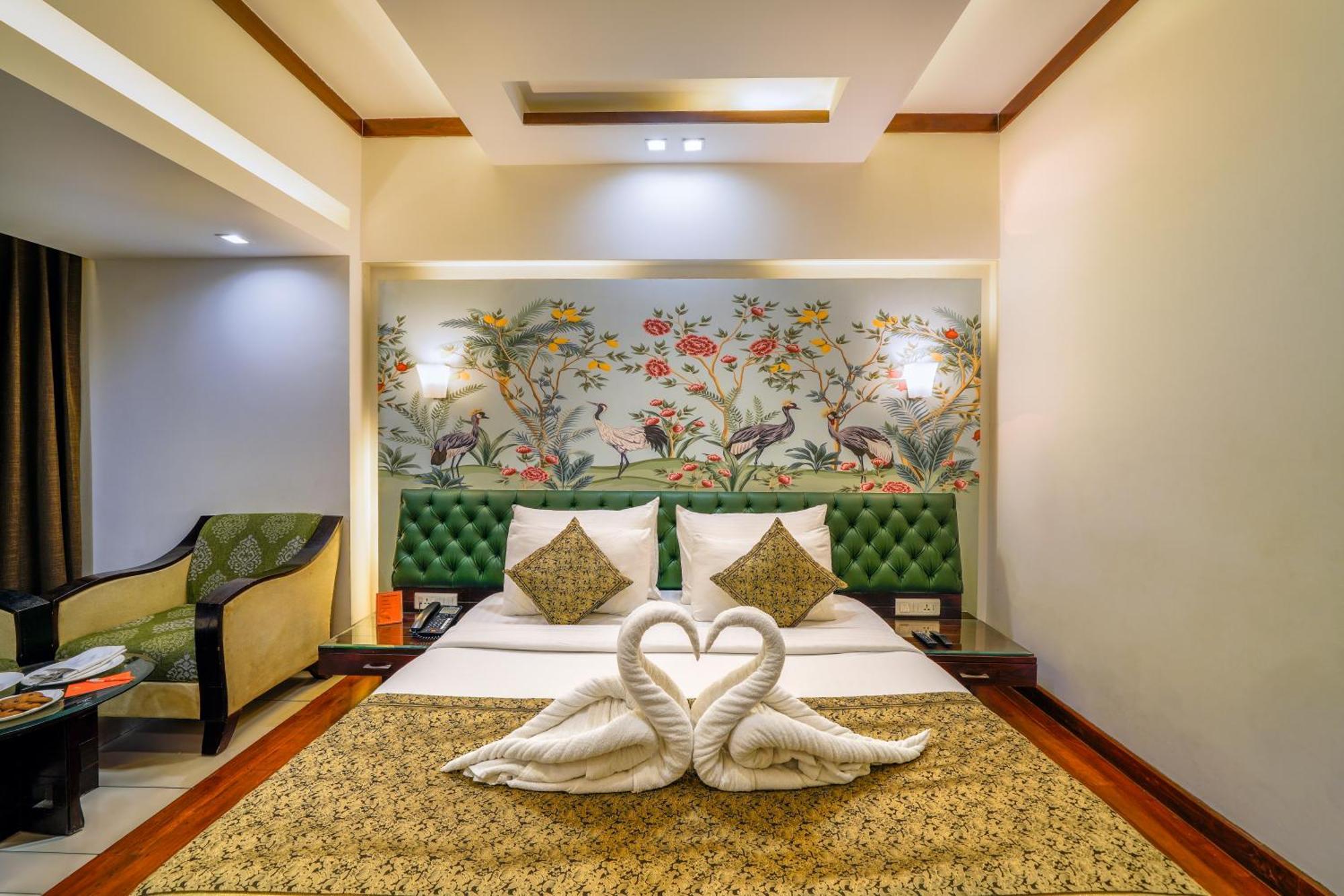 Hotel Saffron Leaf Dehradun Esterno foto