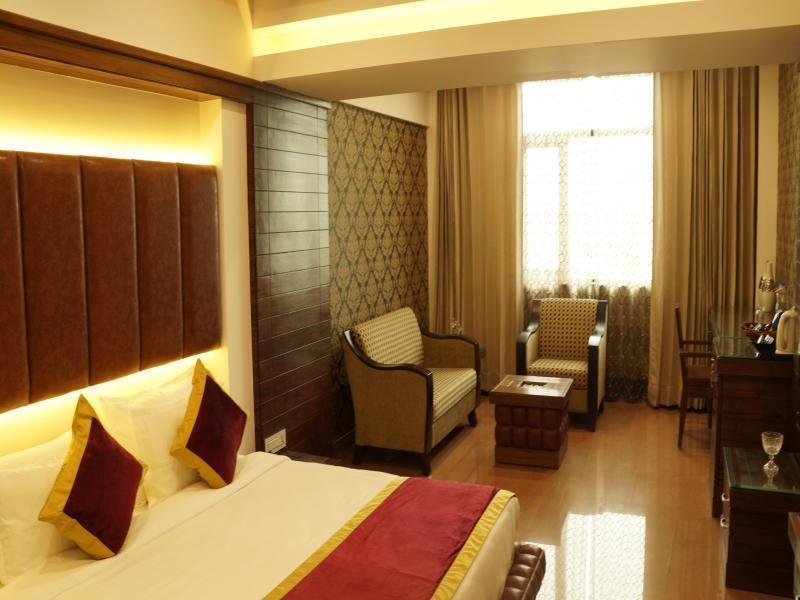 Hotel Saffron Leaf Dehradun Esterno foto