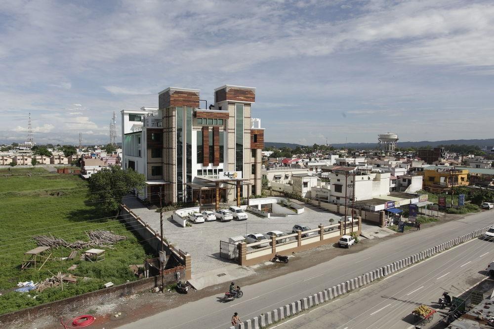 Hotel Saffron Leaf Dehradun Esterno foto