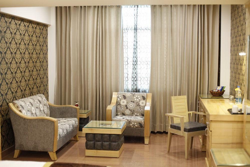 Hotel Saffron Leaf Dehradun Esterno foto