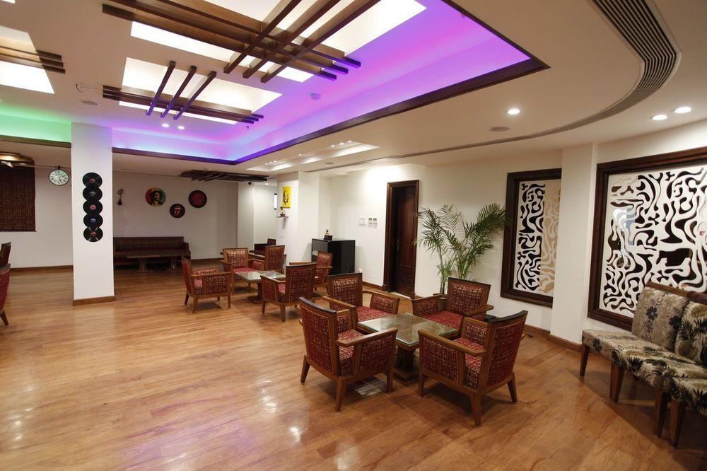Hotel Saffron Leaf Dehradun Esterno foto