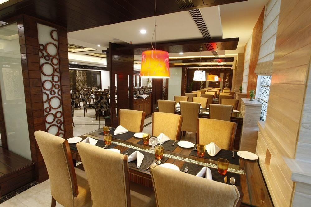 Hotel Saffron Leaf Dehradun Esterno foto