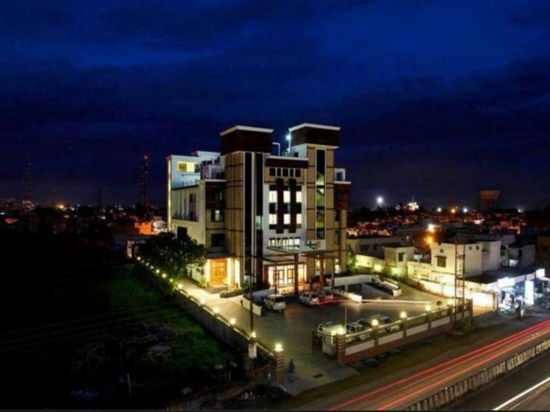 Hotel Saffron Leaf Dehradun Esterno foto