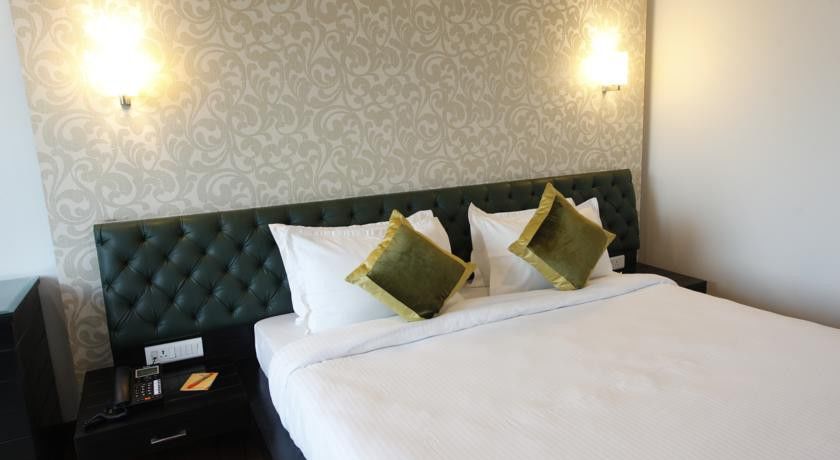 Hotel Saffron Leaf Dehradun Esterno foto